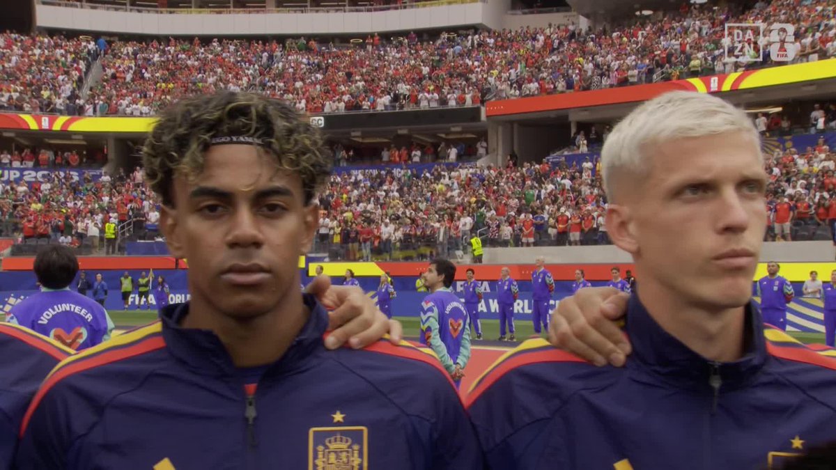 ESTOS CHAVALES VAN A DEJARSE LA VIDA Y NOSOTROS LA GARGANTA 🔥 SUENA EL HIMNO DE ESPAÑA ❤️🇪🇸 #DAZNMundial