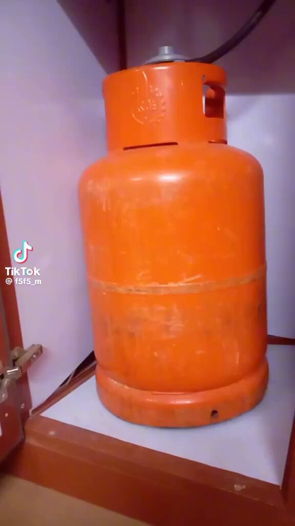 ياااازين اللهجة بس 😍😍😍وربي ياضحكت ضحك عاد مع ارتفاع الاسعار كل واحد ينتبه للي عنده