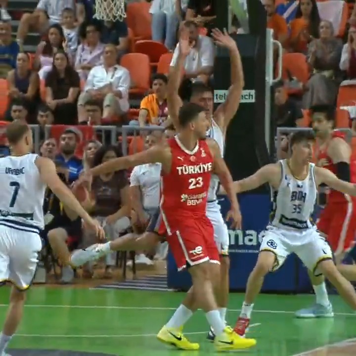 Sengun has UNREAL court vision 🤯🇹🇷 #FIBAWC x #StepItUp