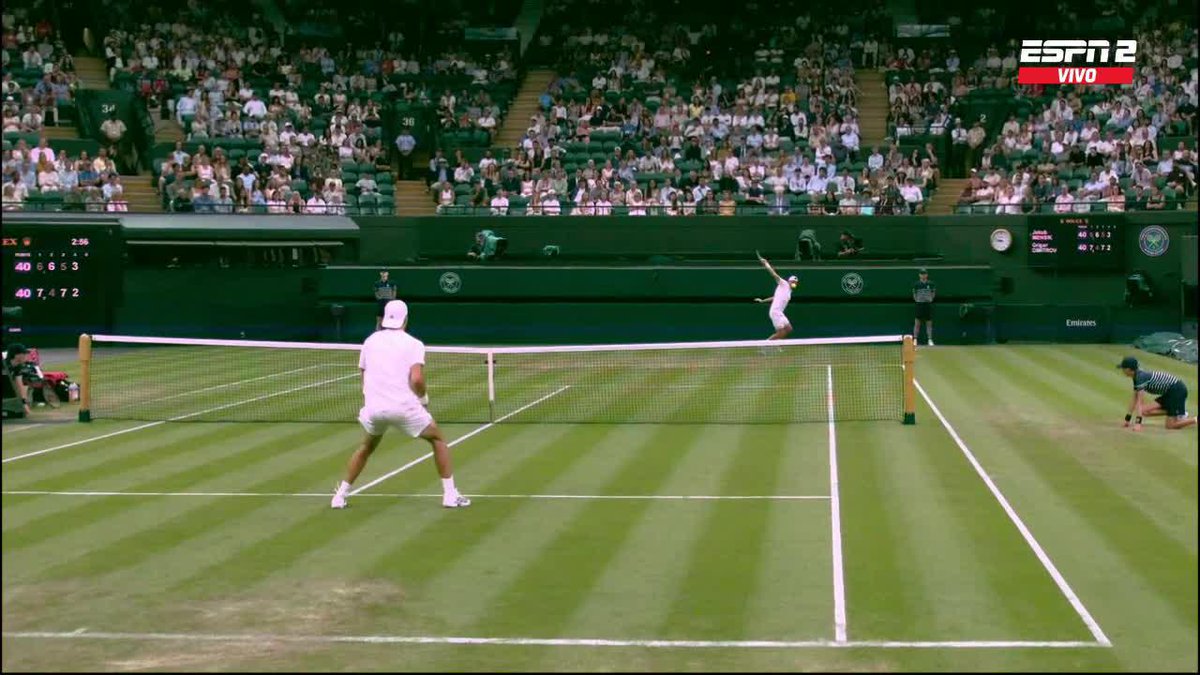 ¡POR FAVOR ESE REVÉS PARALELO DE DIMITROV! 😍 📺 Mirá #Wimbledon en el Plan Premium de Disney Plus.