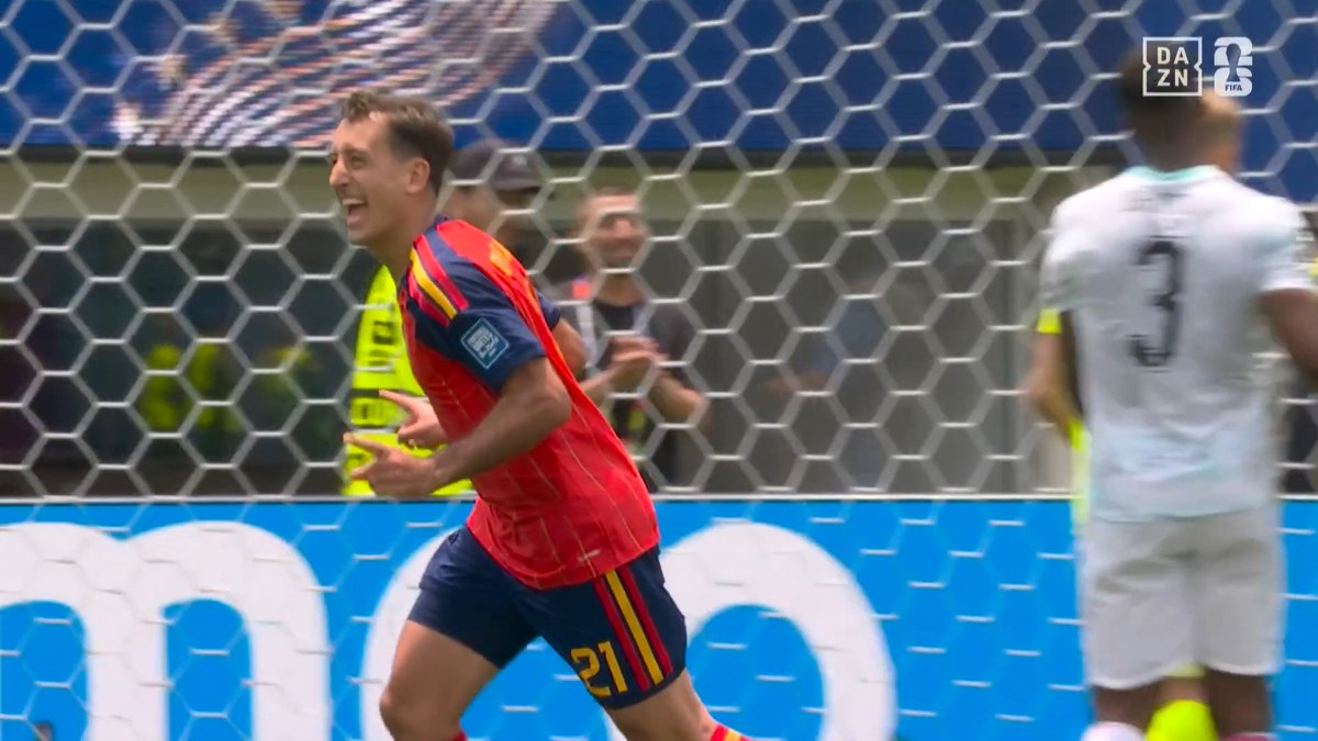 🏆️━━━━━━━━━━━━ FIFAワールドカップ ラウンド32 DAZNピックアップシーン ━━━━━━━━━━━━━⚽ 🇪🇸ラ・ロハらしく美しく崩した ククレジャのパスに合わせたオヤルサバルが先制ゴール 🆚スペイン×オーストリア ⚽オヤルサバル(スペイン)36分