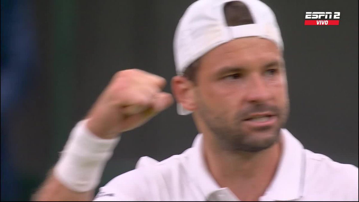 ¡Dimitrov festeja como quiere tras avanzar a la tercera ronda de #Wimbledon! 🔥🇧🇬 📺 Mirá #Wimbledon en el Plan Premium de Disney Plus.