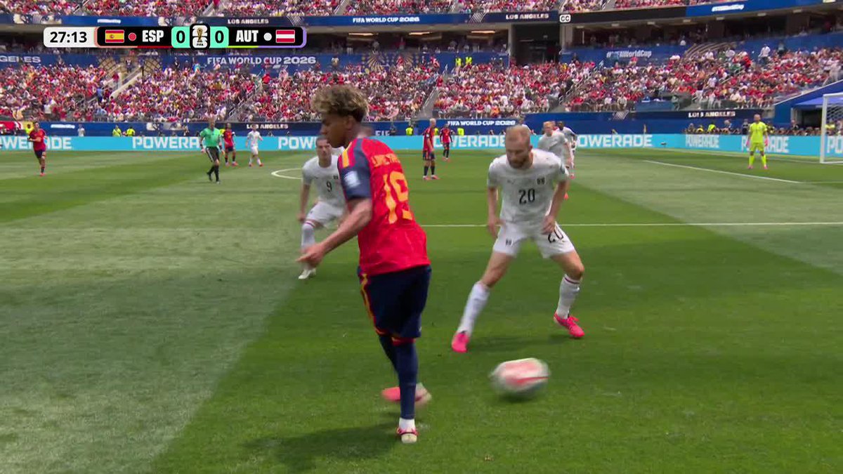 ¡¡SHOWTIME!! Lamine tiró un NO LOOK PASS pero el centro de Porro no fue el mejor… ⚽ #ESPNMundial 📺 Mirá los mejores partidos de la #FIFAWorldCup por ESPN, en el Plan Premium de #DisneyPlus