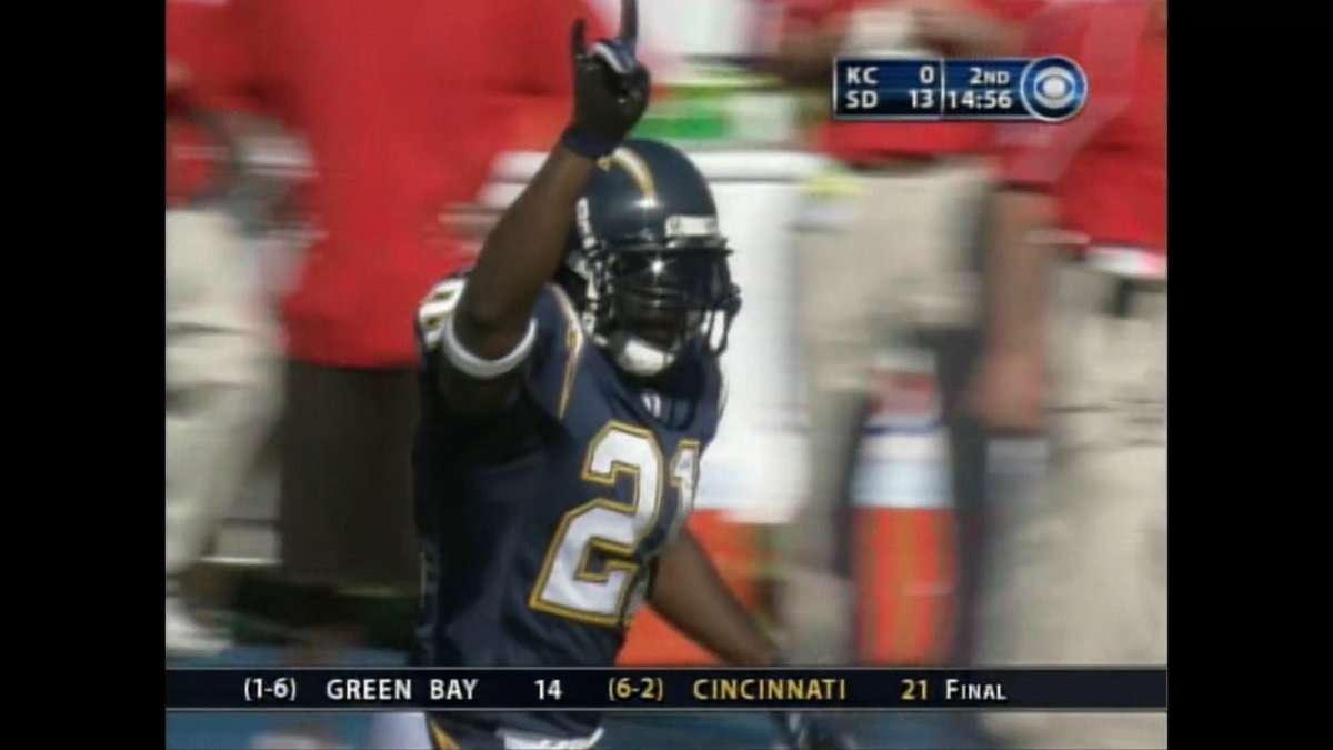 LaDainian Tomlinson's career passing stats 👀 8-of-12 143 yards 7 TDs LaDainian Tomlinson | @Chargers