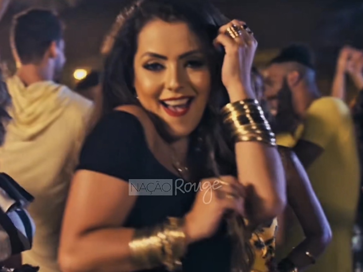Acho que falamos pouco sobre o quanto Solo Tu foi injustiçada no retorno delas. Essa aqui gritava hit latino, batida envolvente, ponte em espanhol, sem falar que foi uma surpresa gostosa ter a Li no refrão de uma música dançante E o clipe? Elas estavam um espetáculo🔥
