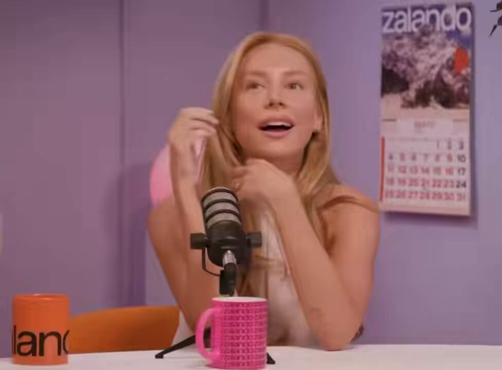 Ester Expósito es insoportable, cuanto más avanza el vídeo más rabia me da