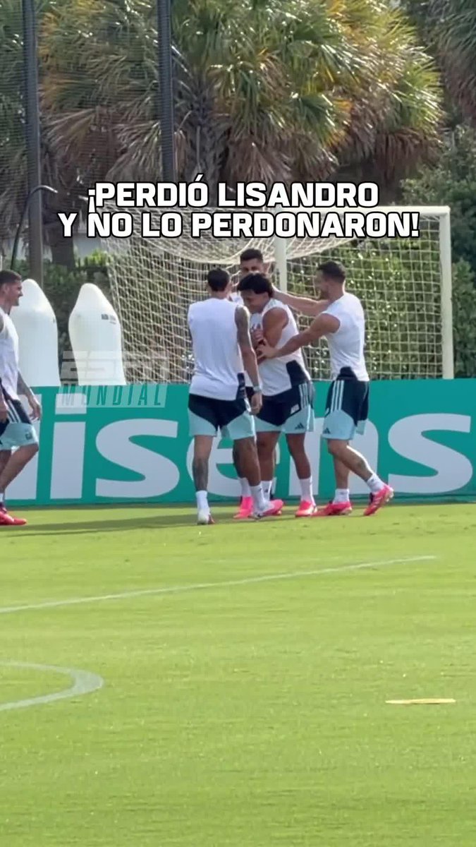 🇦🇷😅 Se le cayó la pelota a Lisandro Martínez y no se la dejaron pasar...