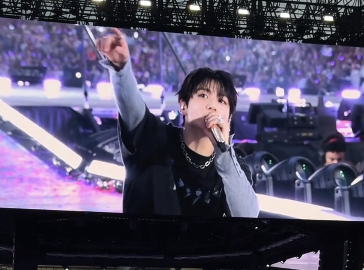 jungkook and armys singing “you’re my best friend for the rest of my life” together ❤️🩹