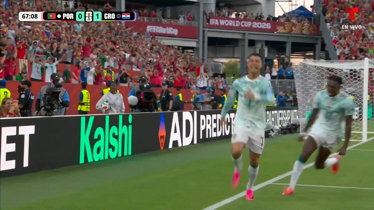 ¡¡¡CRISTIANO RONALDOOOOO!!! ¡¡¡SIUUUUUU!!! ¡¡¡LO EMPATA PORTUGAL!!! El crack portugués marca de penal y hace su PRIMER GOL en Mundiales en eliminación directa.