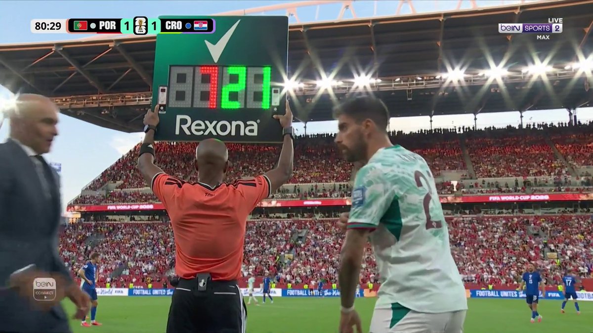 🎥 كريستيانو رونالدو يغادر أرضية الملعب وهو غير راضٍ عن قرار استبداله #كأس_العالم2026 | #مونديال2026 | #كأس_العالم #beINWC26 | #FIFAWorldCup2026 | #FIFAWorldCup