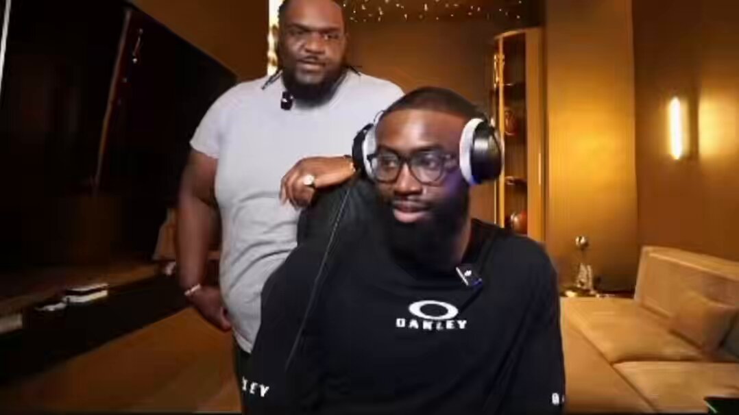 Jaylen Brown dizendo que ele tentou entrar no CT do Celtics hoje e o crachá dele não passou kkvfkkkkkkkkk "Fui até o CT e meu crachá foi recusado. Caramba... eu só queria ver se era verdade. Me mandaram embora mesmo, irmão.