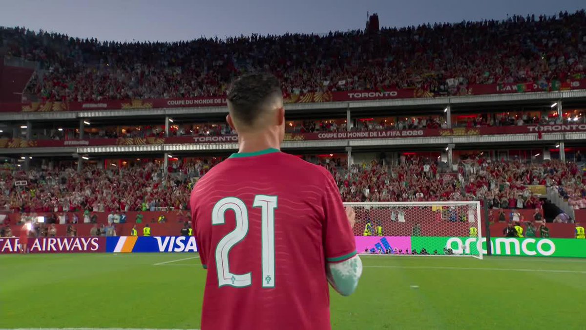 Ufff, Cristiano Ronaldo con la ‘21’ de Diogo Jota y señalando al cielo, tras la clasificación… Los ojos vidriosos, aguantando el llanto. De los momentos más emotivos del Mundial. 💔🥹