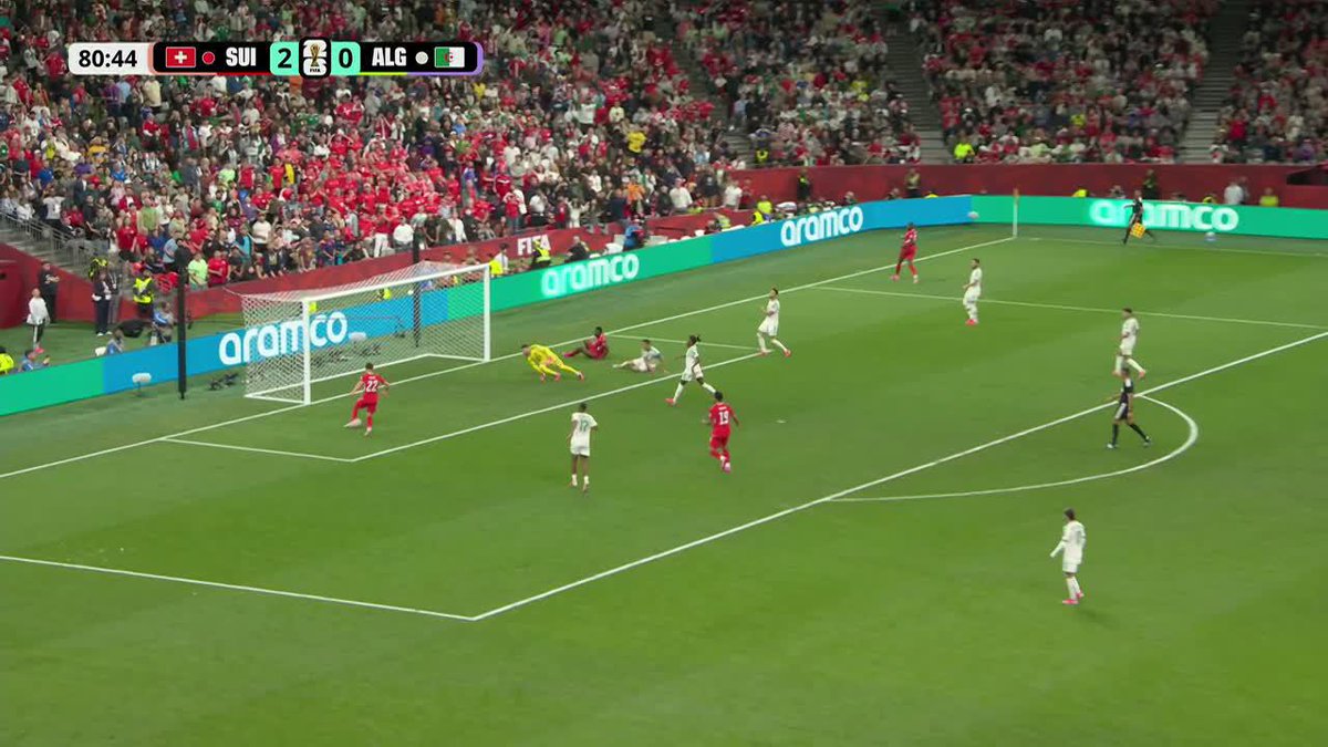¡EL GRAN ERRADO DE LA COPA DEL MUNDO!! Rieder tan solo tenía que empujarla para marcar el 3-0 de Suiza ante Argelia pero... ¡PASARON COSAS! ⚽ #ESPNMundial 📺 Mirá los mejores partidos de la #FIFAWorldCup por ESPN, en el Plan Premium de #DisneyPlus 4 min