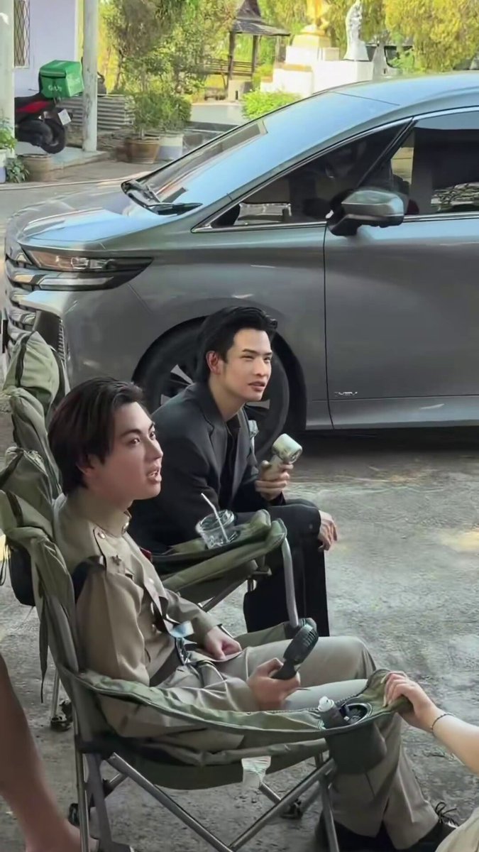 วุ่นวายมาก แล้วจ่าเติ้มเสียงหลงมาจากไหน 555555555555555555555555555555555