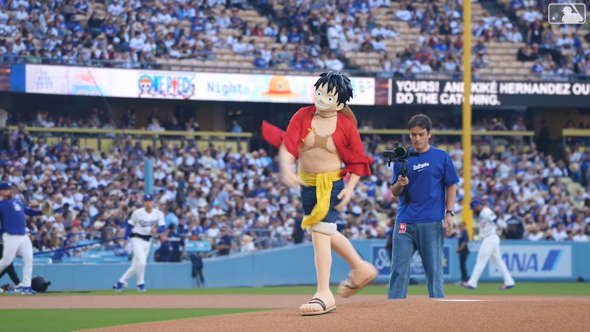 🏴‍☠️ルフィがLAにやってきた！ 今日の #ドジャース 戦の始球式では ONE PIECEのルフィがマウンドに上がりました⚾️✨