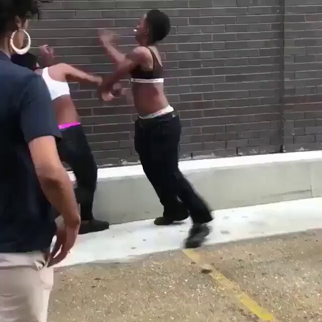 She really said, “Hol’ up… lemme hit this real quick,”🚬………then went back to fighting 😭💀