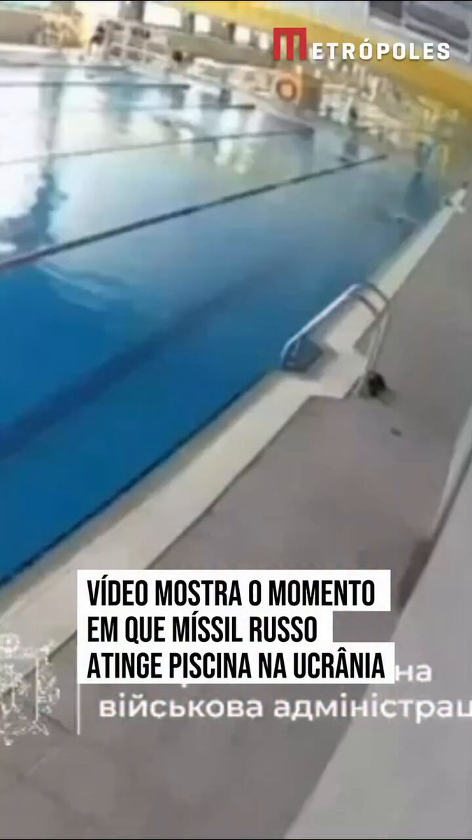 ➡️ Vídeo mostra o momento em que míssil russo atinge piscina na Ucrânia 🤳 Governador Ivan Fedorov via Storyful