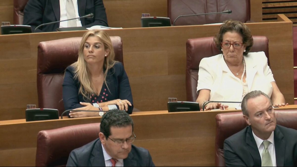 Una de les primeres propostes del govern del Botànic va ser la reparació d'este insult a les víctimes creant una comissió d'investigació de veritat. Només el PP va votar en contra. També es van negar a aplaudir a les víctimes.