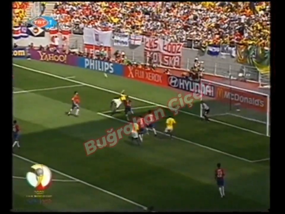 Kosta Rika 2 - 5 Brezilya (13 Haziran 2002) (TRT Özet) Türkiye'nin 2. tura çıkabilmesi için Brezilya'nın, Kosta Rika'yı yenmesi lazımdı. TRT spikeri ERDOĞAN ARIKAN Brezilya'nın gollerinde seviniyor, Kosta Rika'nın gollerinde üzülüyordu. Erdoğan Arıkan: "Haydi Junior" 😀