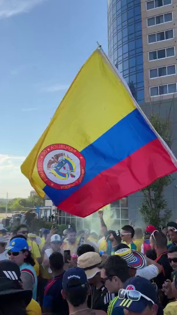 🇨🇴 أجواء كولومبية صاخبة في الشوارع قبل مواجهة دور الـ32... الجماهير جاهزة لدعم منتخبها بكل حماس! 🔥 📦 اشترك الآن 👇 🔗 📱 #كأس_العالم | #كأس_العالم2026 | #مونديال2026 #beINWC26 | #FIFAWorldCup2026 | #FIFAWorldCup