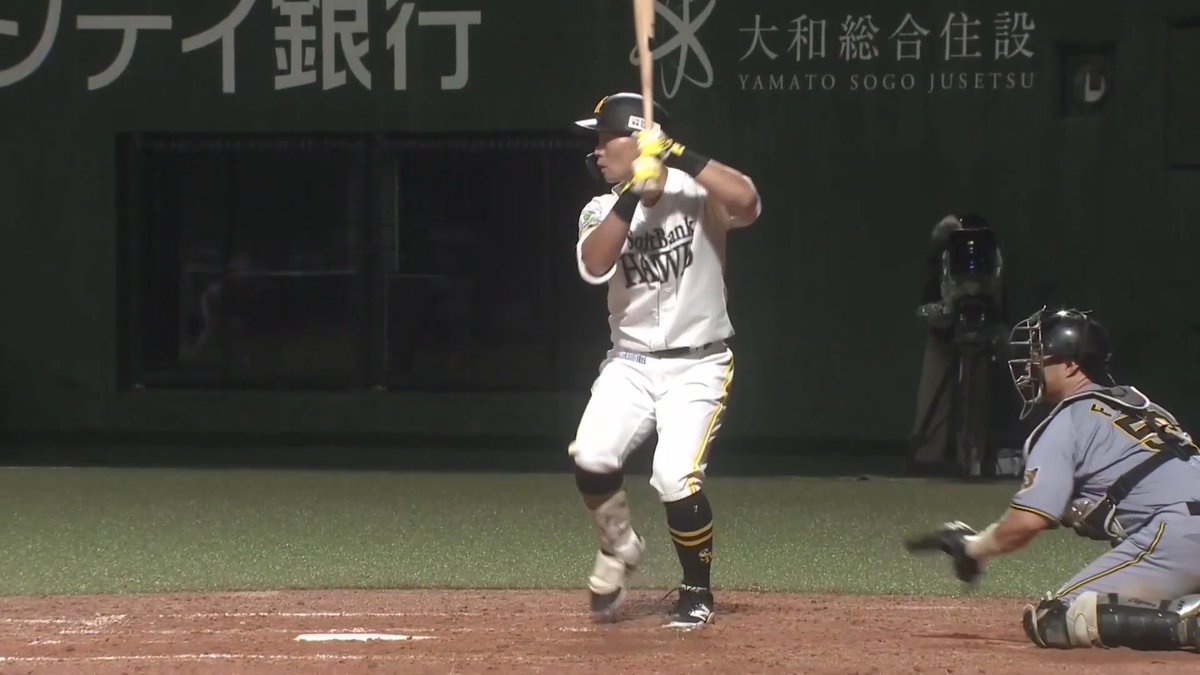 【ファーム】 今シーズン限りでの現役引退を発表しながらも流石の仕事ぶりを見せる!💪 鷹の愛する男は愛される男でもある!🥹😭 福岡ソフトバンク 中村晃 選手が代打で登場しヒットを放つ!✨🌻 👇スマホ・テレビで試合観戦!