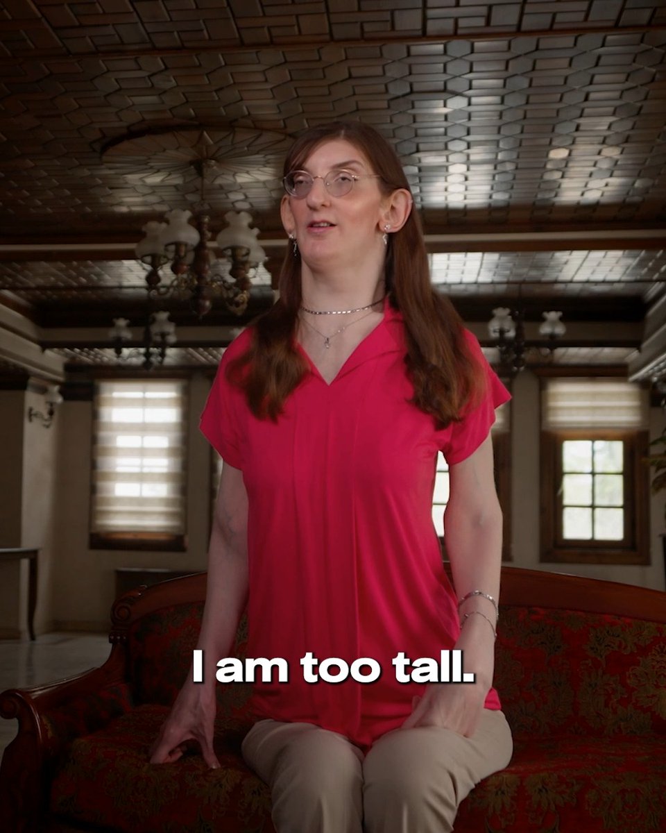 "I don't think that I am too tall. I do think that the world is too small for me." ❤️ ❤️ ❤️ Standing at nearly 7'1, Rumeysa's extraordinary life journey includes holding 8 world records as the World's Tallest Woman. Doctors have yet to diagnose her rare medical condition, which includes daily pain from large bones, knees, hips and joints. Follow her story and a new amazing one each week in #MostExtremeHumans 9P on TLC.