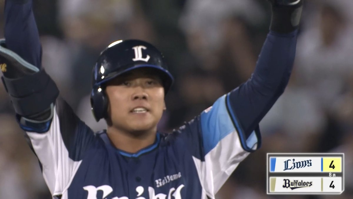 #蛭間拓哉 選手が塁上でガッツポーズ! 適時二塁打を放ち、終盤に再び追いつきます! #seibulions #打破