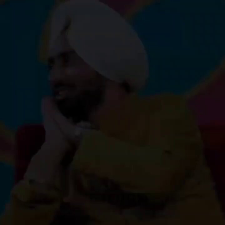“बेहतर बातें करने और बेहतर होने में फ़र्क़ है, ज़र की सिर्फ़ चमक रखने और ज़र होने में फ़र्क़ है।” ~Satinder Sartaaj Sa'ab🌷