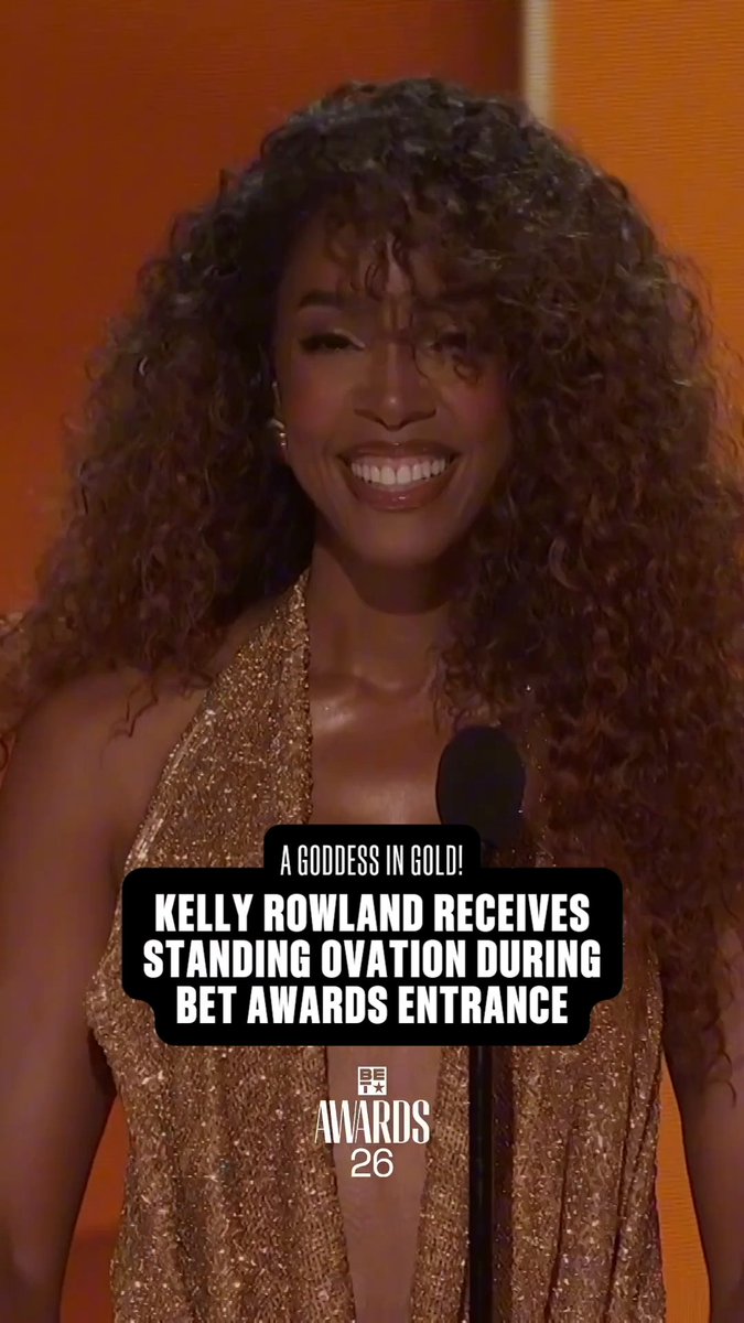 Drip broke the levee when Ms. Kelly rolled in 😍 A standing ovation befitting a child of Destiny and a legend in her own right #BETAwards KELENDRIA ROWLAND