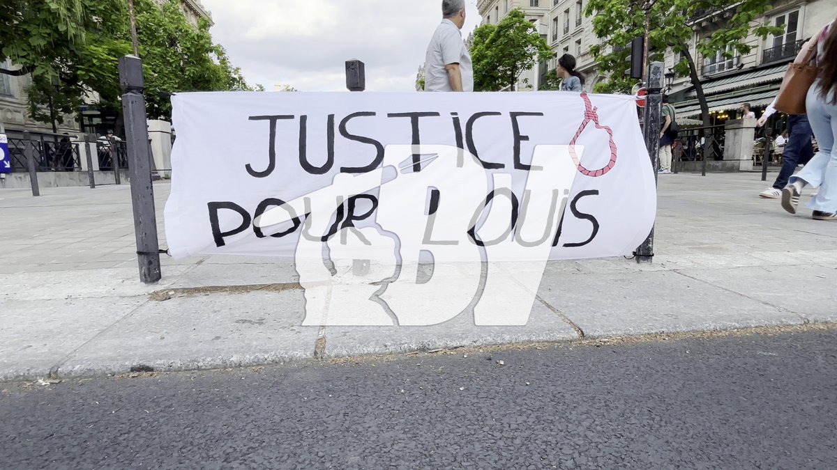 Manifestation pour Louis devant le palais de justice de Paris ce mercredi.
