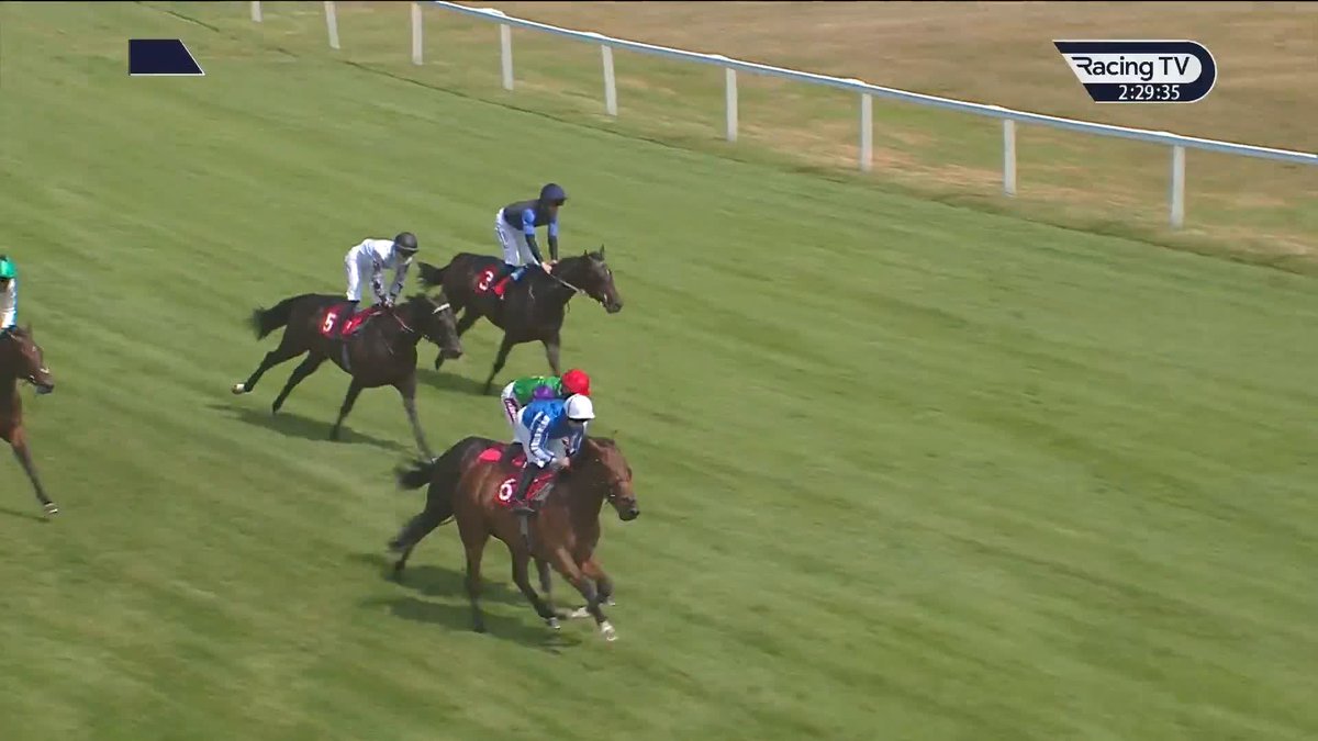 Back on the up 💪 Bint Archange finished last of 27 in the Queen Mary last time but runs out a good winner of the Listed Coral Dragon Stakes here under Ryan Moore for Richard Hughes Sandown Park