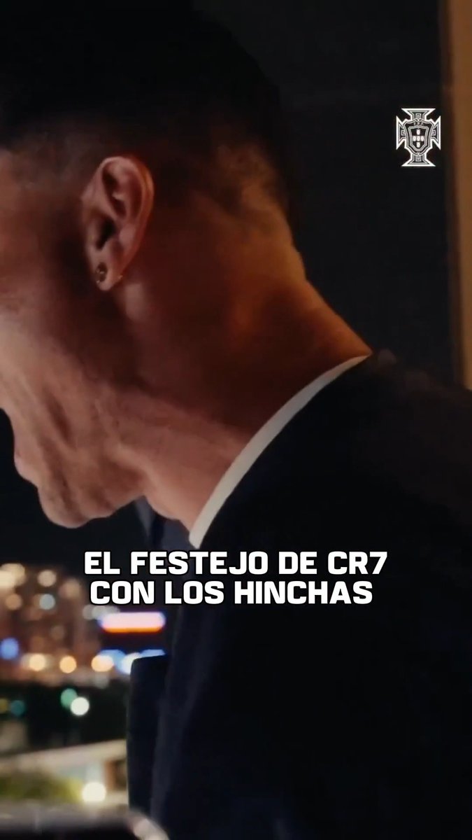 ¡COMO LO FESTEJÓ CRISTIANO! Ronaldo salió al balcón del hotel, junto al resto de los jugadores de Portugal, para celebrar con los hinchas la sufrida clasificación a 8vos de final del Mundial. 🎥 Portugal