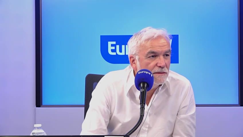 La dernière de la saison pour l'équipe de Pascal Praud ! 🎉 "Je donne mon coup de cœur à @olivier_guenec et Laurent Tessier ! J'ai découvert deux garçons absolument délicieux" complimente Gauthier Le Bret, dans #PascalPraudEtVous sur #Europe1