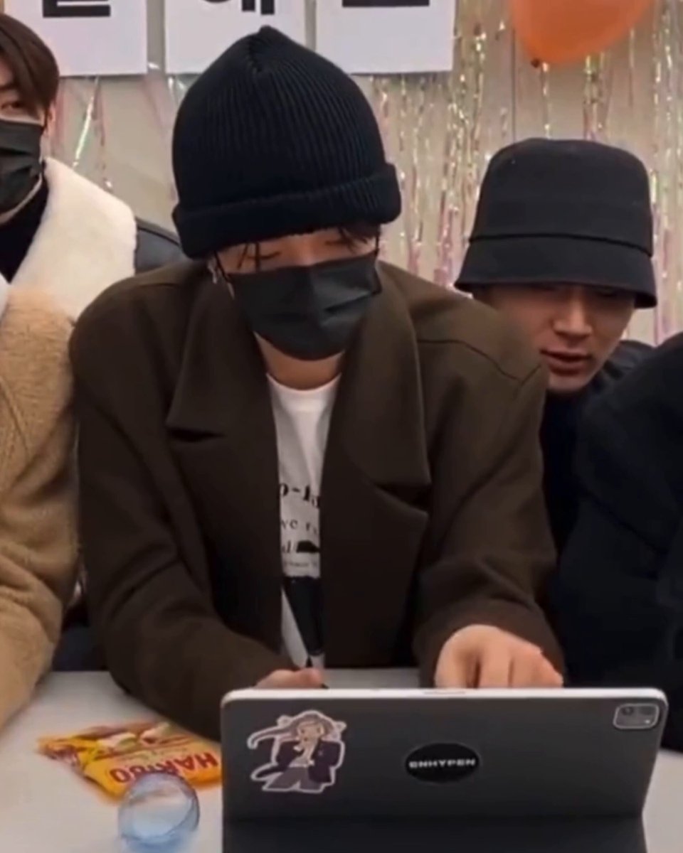 The ipad hates to see heewon coming