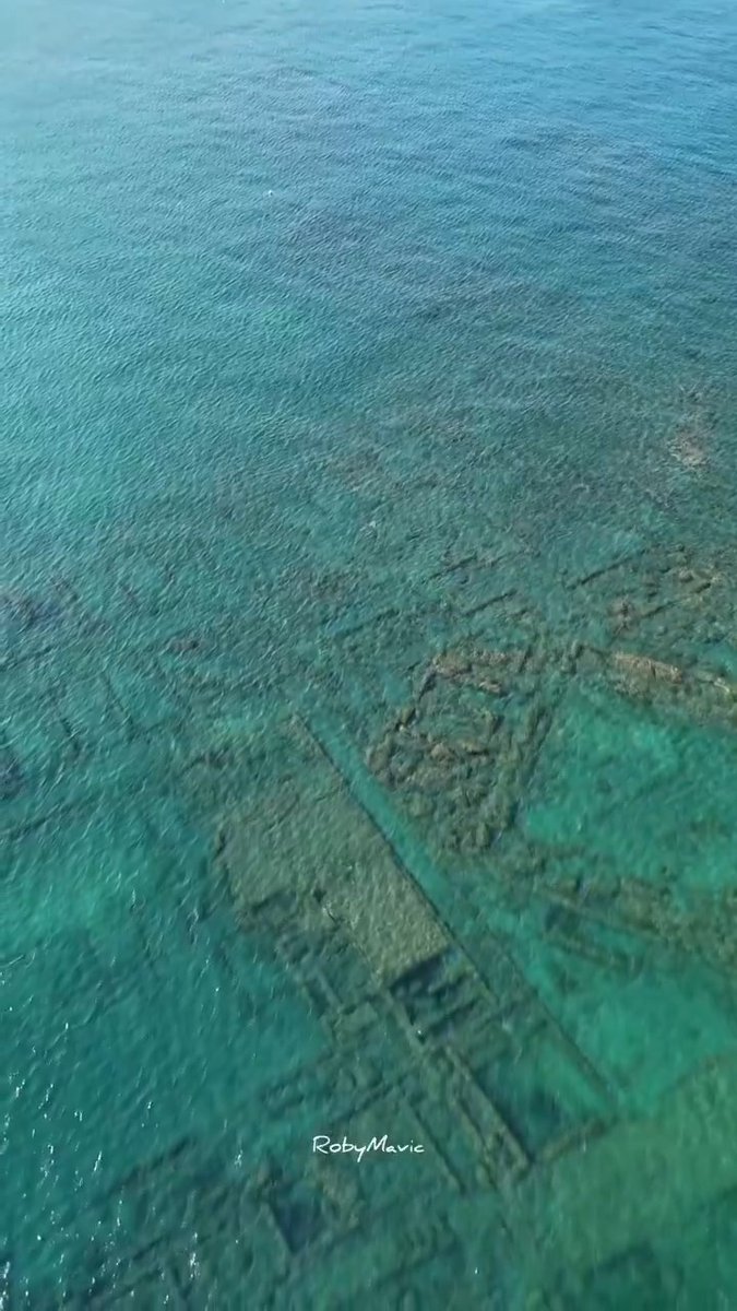 Ancient Rome… but underwater. Baia’s submerged paradise is unreal. Once a luxury resort for emperors and generals, today it’s known as The Submerged Pompeii. It sits beside Portus Julius, the colossal military harbor built by Agrippa in 37 BC.