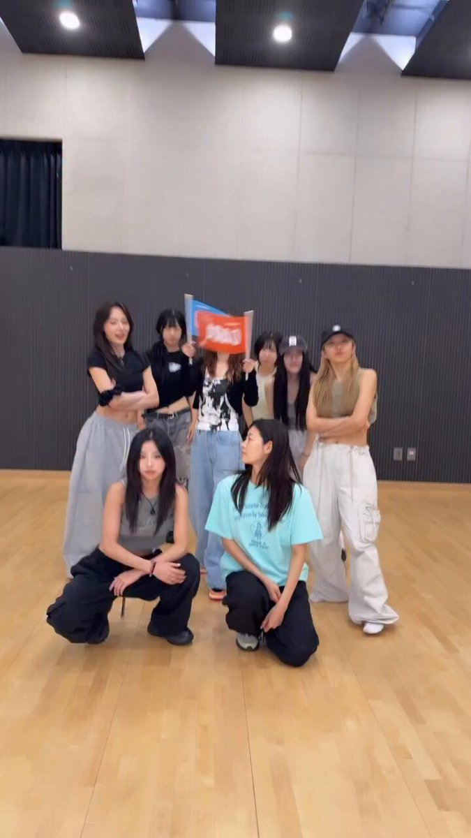 2NE1 dara ‘IF I’ challenge 🖤