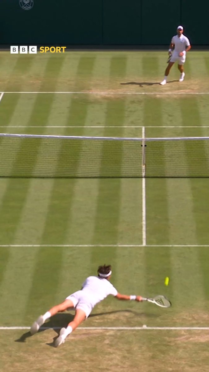 Loving the commitment from Arthur Rinderknech to make the return against Novak Djokovic 👏