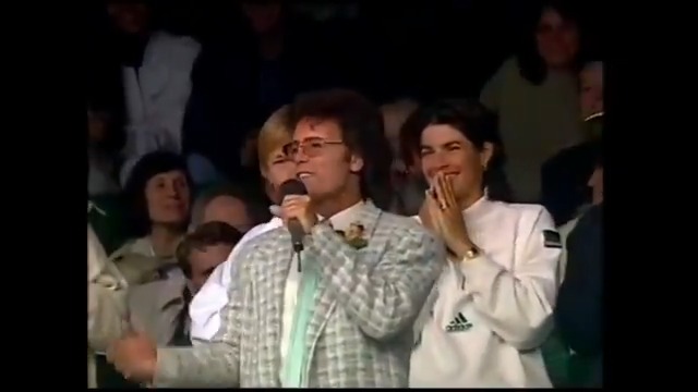 30 years ago today, on a rainy day at #Wimbledon Cliff Richard sang acapella for the Centre Court crowd. #CliffRichard