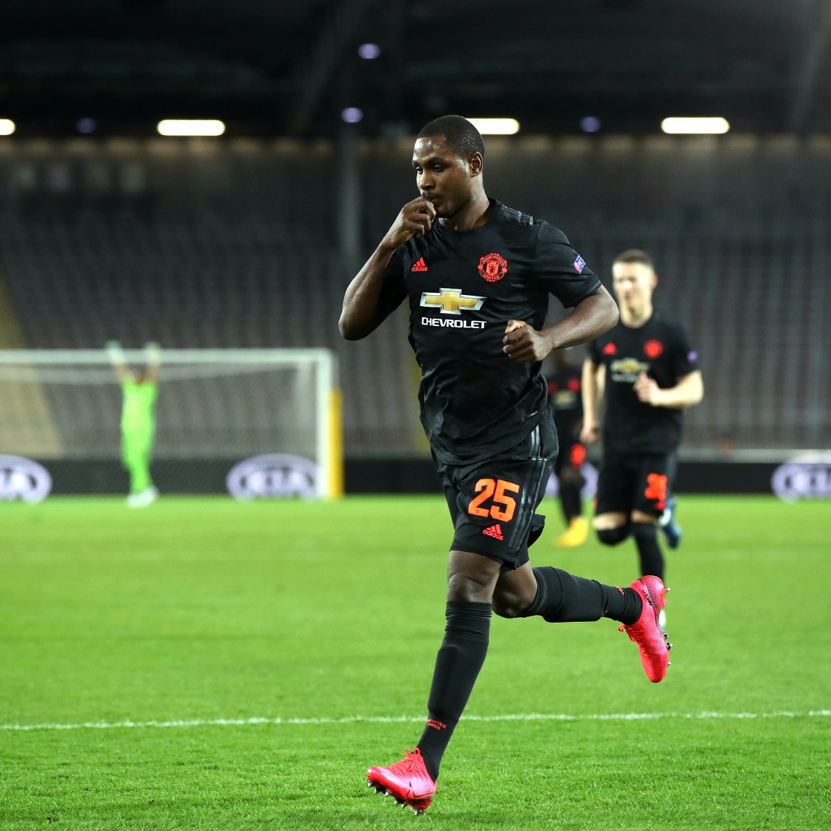 🚨 🗣️ Odion Ighalo when Bruno Fernandes broke the Premier League assist record: “Show me your captain and I will show you mine” 😂❤️ A reminder that Bruno assisted this wonderful goal he scored for United. 🔗