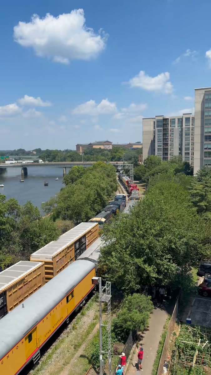 Big Boy coming through Philly. World's largest operating steam locomotive in action. 🚂 🚂 🚂 Happy 250 America! 🇺🇸