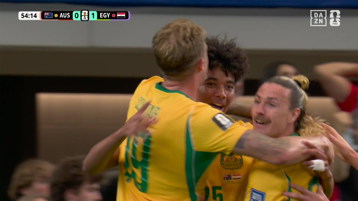 オーストラリア🇦🇺がついに同点に追いつく！ 迫力のあるセットプレーから最後はオウンゴールを誘う⚽️ 🏆️#FIFAワールドカップ ラウンド32 🆚オーストラリア×エジプト 📱#DAZN ライブ配信中 #本気で楽しむならDAZN コカ･コーラ