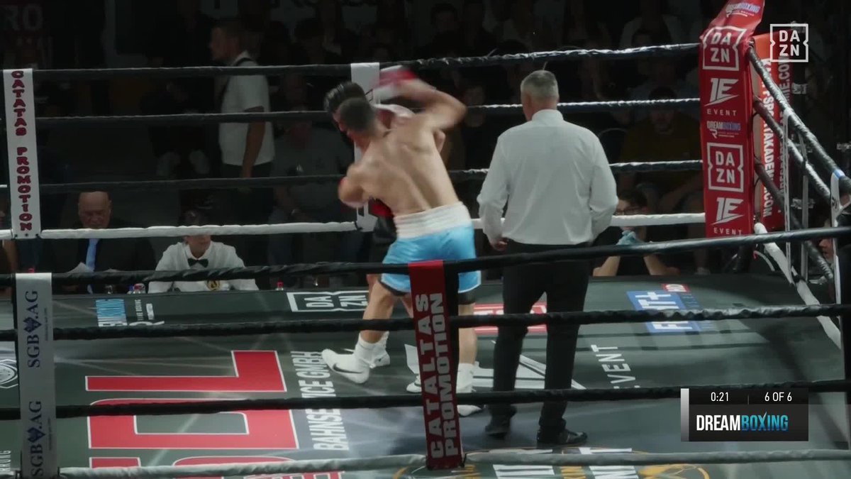 What a fight between these two! 🥊 #ScullCastillo | Live now on DAZN ▪️