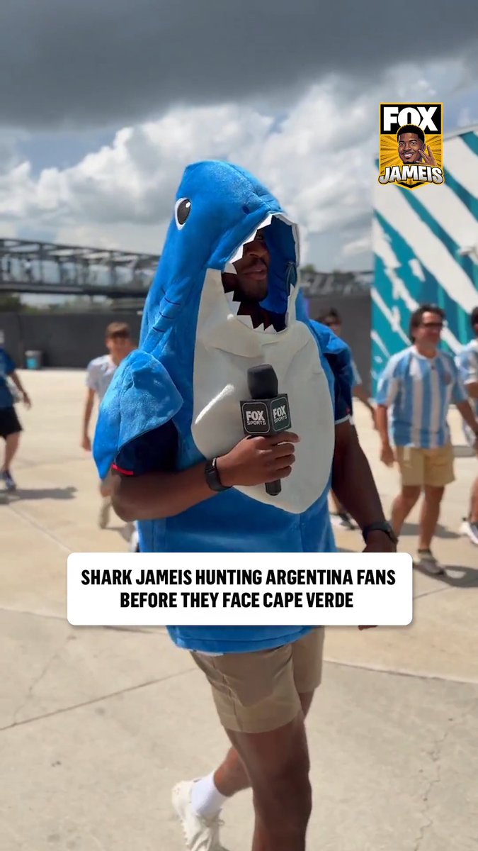 Jameis Winston dressed up as a shark in honor of Cape Verde and decided to “hunt” Argentina fans by humming the theme song from Jaws 😂🦈 (🎥 FOX Soccer, Jameis Winston)