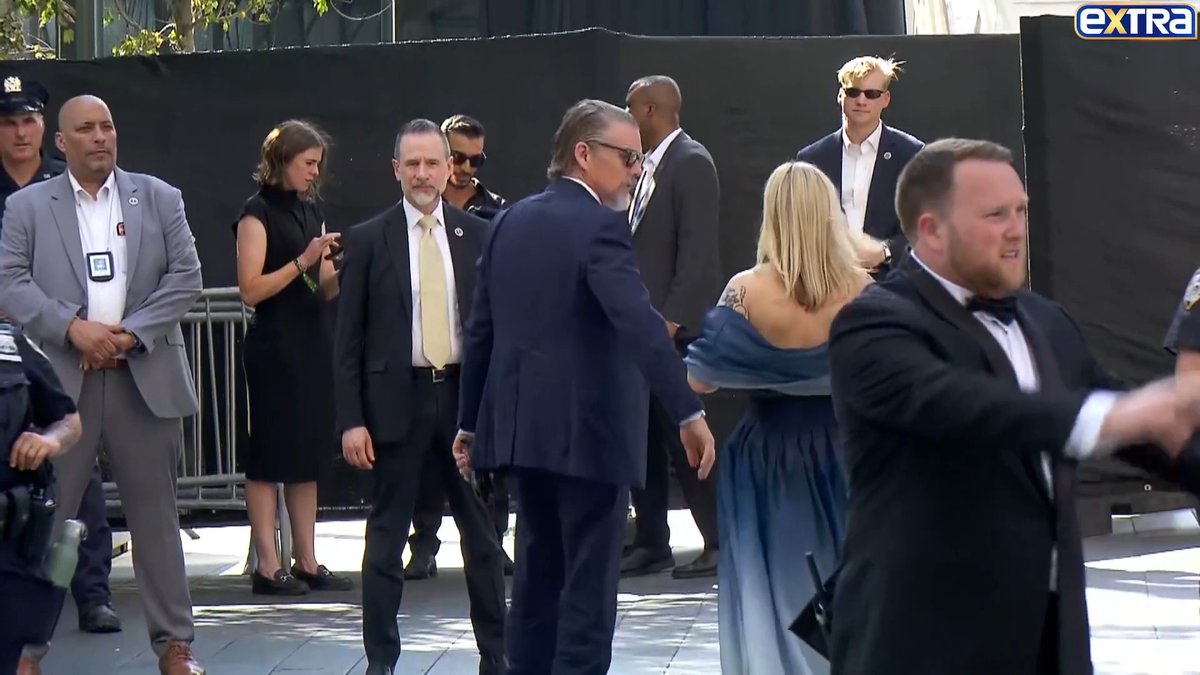We just spotted Ethan Hawke, who starred in Taylor Swift's "Fortnight" video, and Jason Sudeikis both heading into the wedding at Madison Square Garden! 🌟