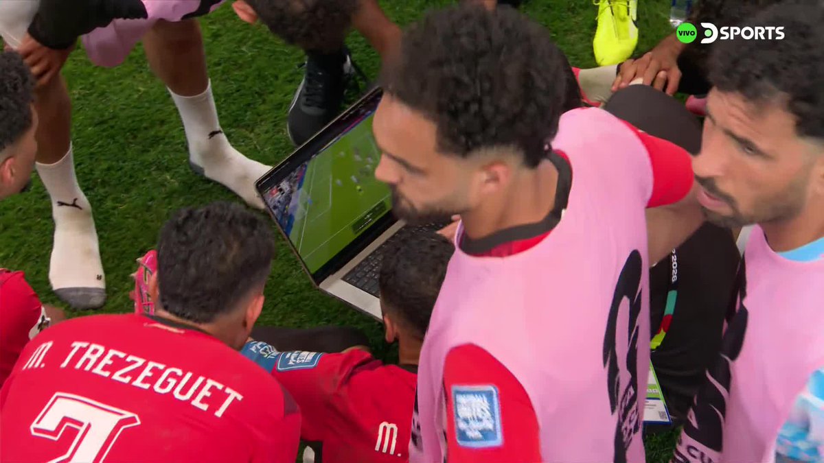 Egipto con una computadora estudió a Australia un minuto antes de los penales y le ganó el partido. El fútbol es más simple de lo que creemos. Dame esto siempre.