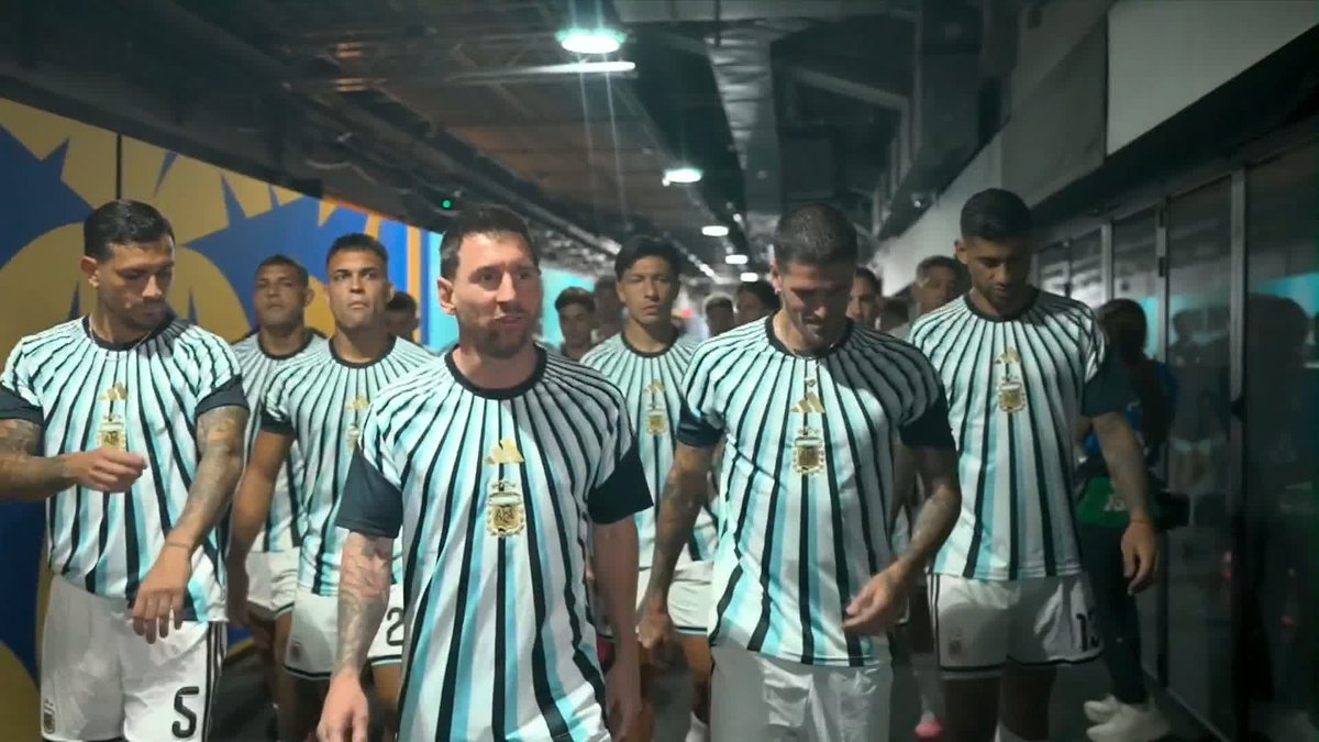 "They're like a group of bouncers" 😅 Gary Neville cannot believe Lionel Messi and Argentina's aura 💫