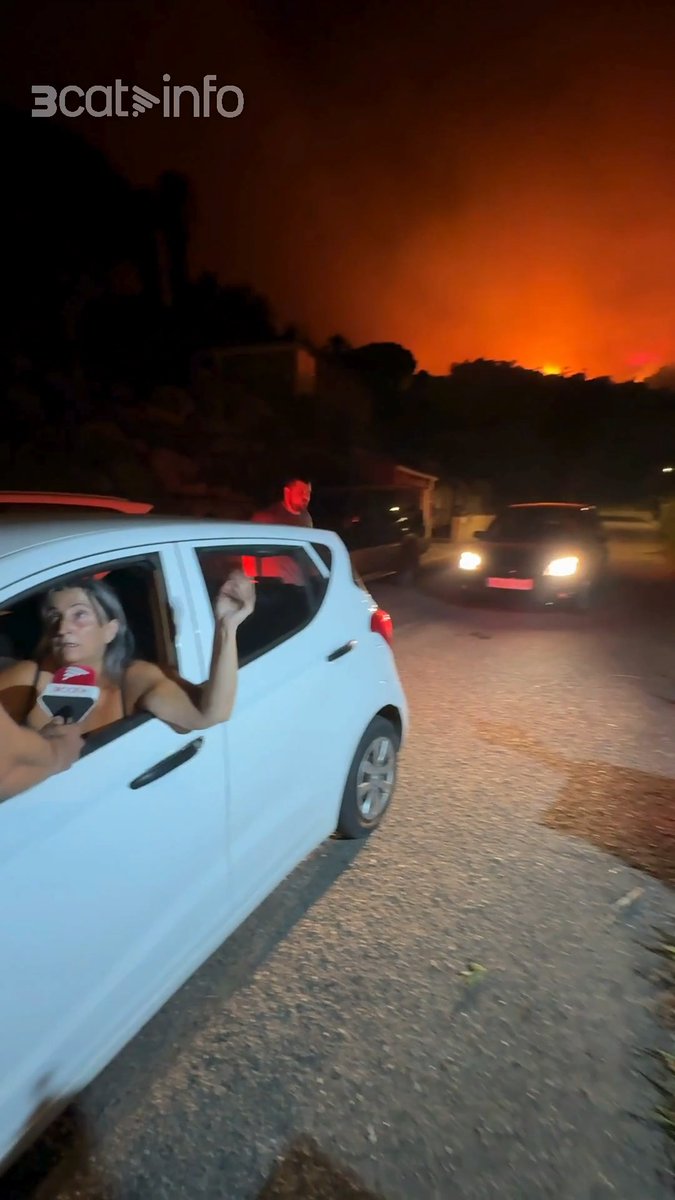 Dues veïnes de Calonge expliquen a 3CatInfo que han decidit anar-se'n de casa, malgrat l'ordre de confinament, per por de la proximitat de les flames. Els Bombers recorden que el confinament és l'eina més efectiva per protegir la població
