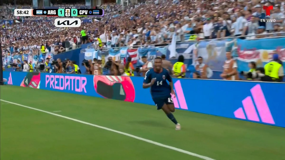 ¡¡¡GOL HISTÓRICO!!! ¡¡¡CABO VERDE LE MARCA GOL A ARGENTINA!!! Deroy Duarte vence al ‘Dibu’ Martínez y marca una anotación inesperada… ¡Se empató el juego!