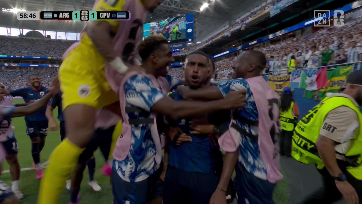 ¡ESTOS TÍOS HAN VENIDO A REVENTAR EL MUNDIAL! 🤯 EL GOL MÁS IMPORTANTE DE LA HISTORIA DE CABO VERDE 😯 Para marcarle a Argentina... ¡Y DECIR QUE SÍ, QUE QUIEREN SEGUIR INVICTOS Y CLASIFICAR PARA OCTAVOS DE FINAL! 💥 #DAZNMundial #FIFAWorldCup