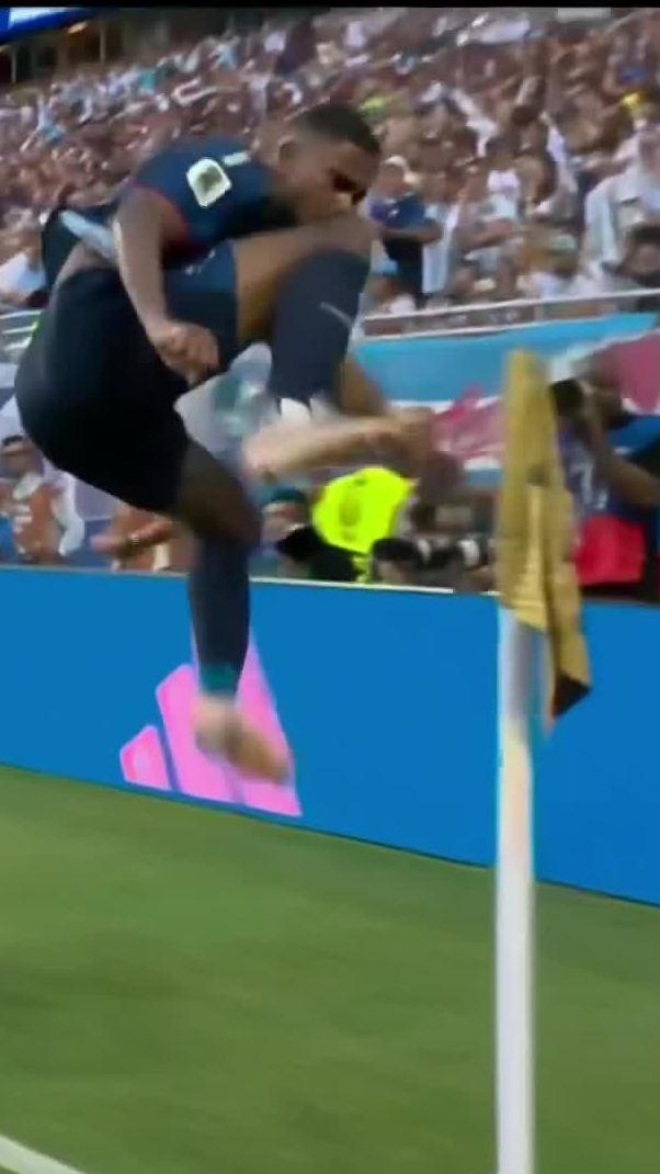 Cabo Verde ๐๐๐๐๐ the World Champions ๐ฒ Deroy Duarte scores his first international goal to bring the Africans on level terms ๐๐จ๐ป ๐บ Stream #FIFAWorldCup2026 on DStv: